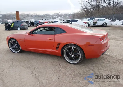 2010 Chevrolet Camaro 1Ls z USA, uszkodzony, nr VIN 2G1FE1EV0A9209857